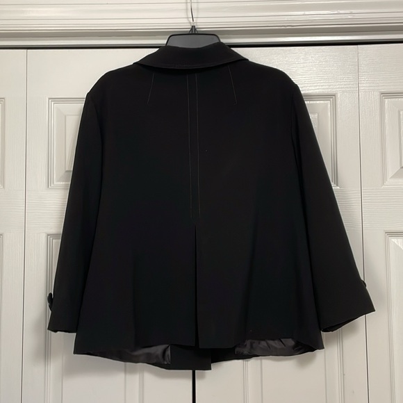 EUC Larry Levine stretch blazer. size 16. Black. Large button tailored details - Picture 8 of 10